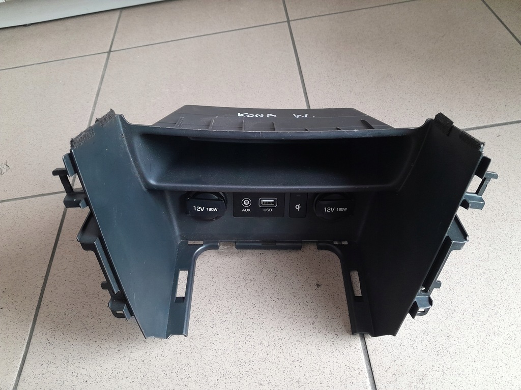 фото №1, Hyundai kona 2018 панель рамка usb прикуриватель