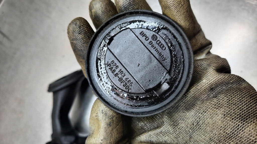 фото №7, Заливная горловина масла крышка 074115308d vw lt 35 2.5 sdi 97r