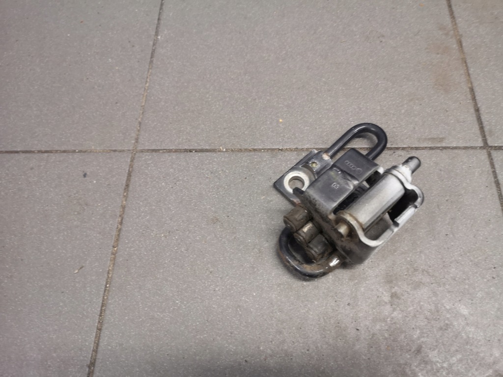 фото №1, Петля двері лівий перед audi a4 b7 8e0831411b