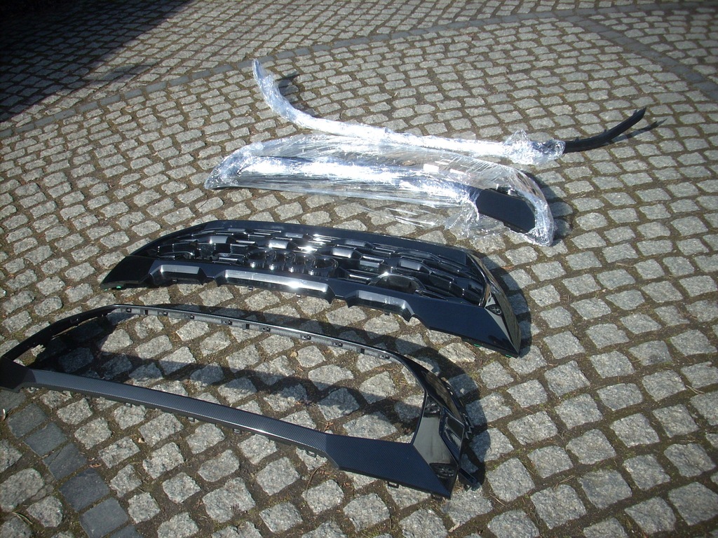 фото №7, Audi q8 sq8 решётка радиатора бампера решётка радиатора карбон ew. rsq8 карбон молдинг