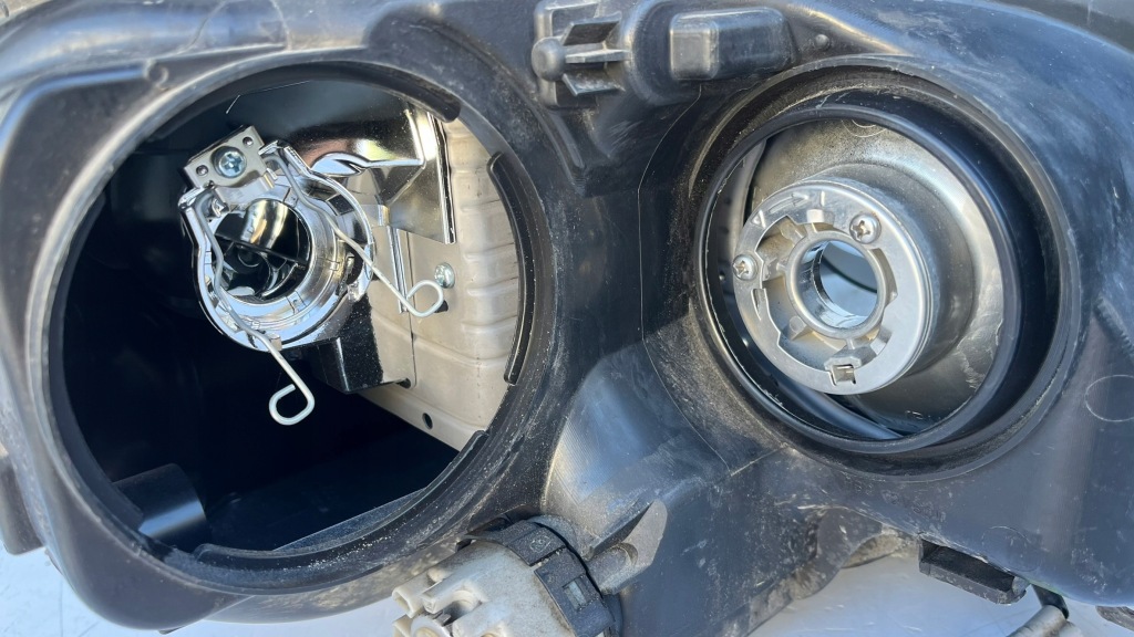 Toyota rav 4 iv 13-15 дорестайлинг  фара левая перед передняя ксенон европа Недорого