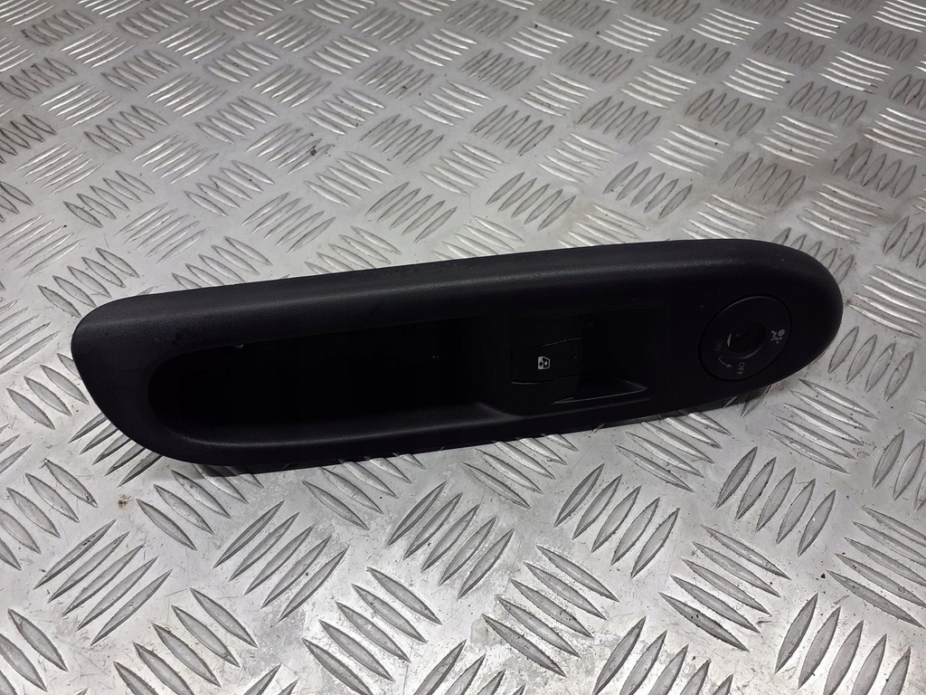 фото №1, Панель стекло правый перед renault clio ii 8200084005