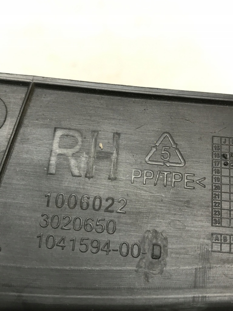 фото №10, Молдинг датчик доводчик двері правий задня tesla x