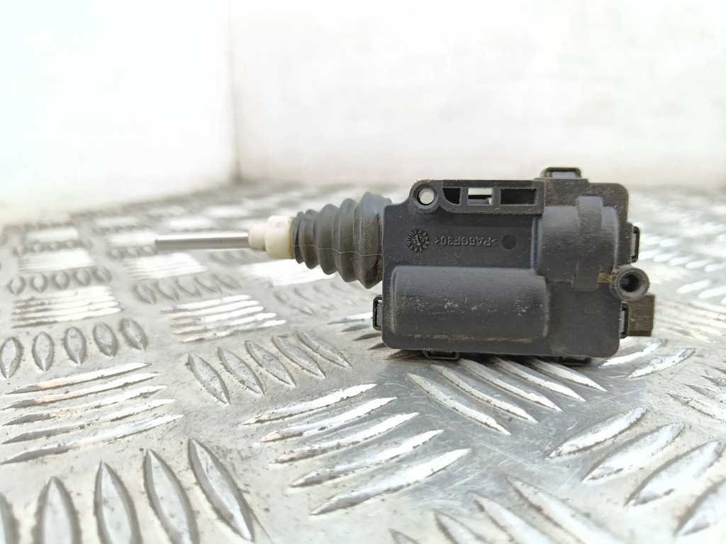 фото №6, Opel signum 2005 моторчик / привод замка центрального