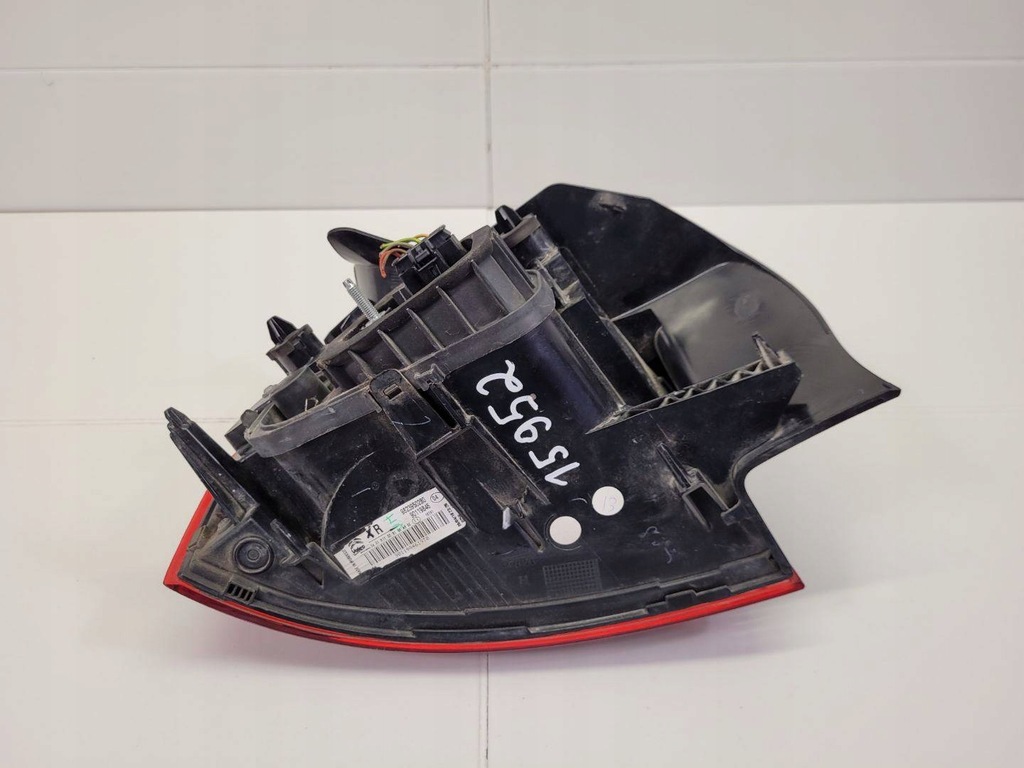 фото №10, Лампа задняя правая сторона citroen c4 cactus 2016 9823950280