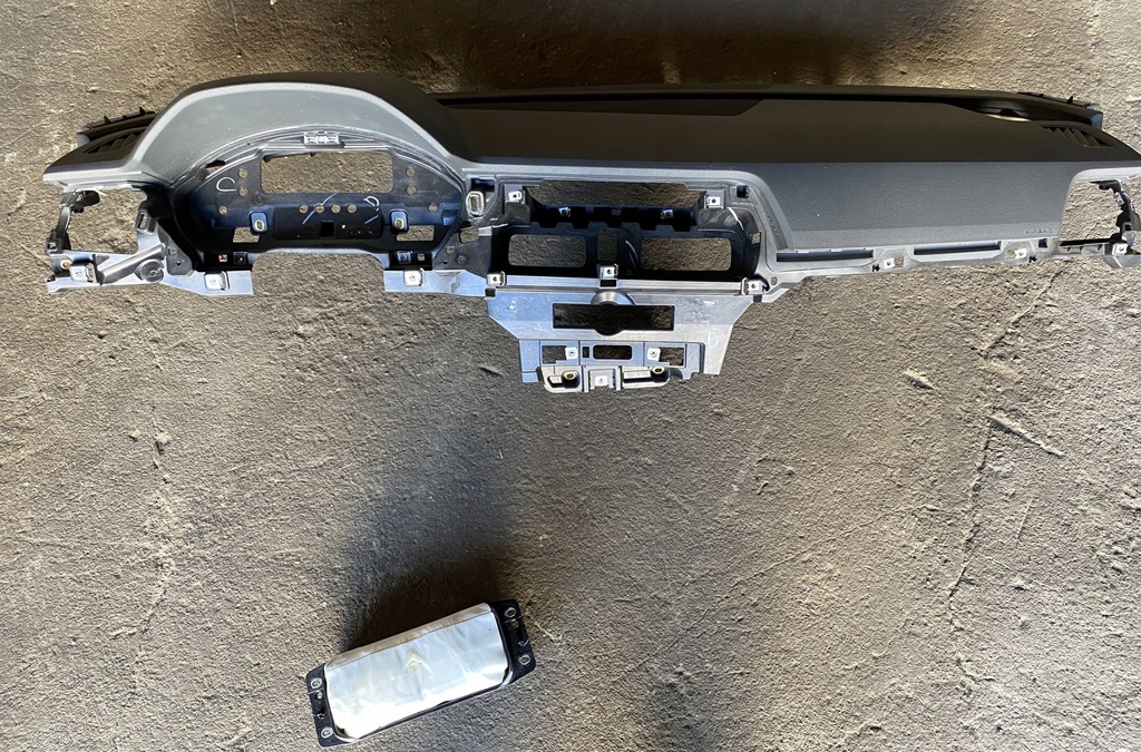 фото №6, Audi q5 80a консоль панель приладів подушка сіра