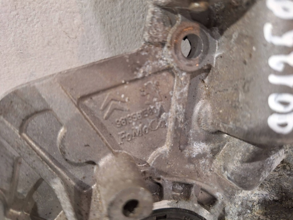 Насос оливи 9813581580 peugeot partner iii berlingo iii 1.6 ehdi 12- в Україні