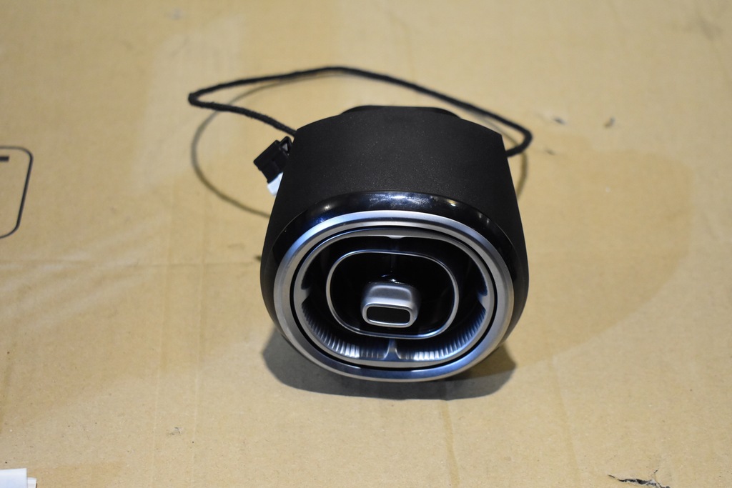 фото №1, Idealna решітка обдув led mercedes w206 1