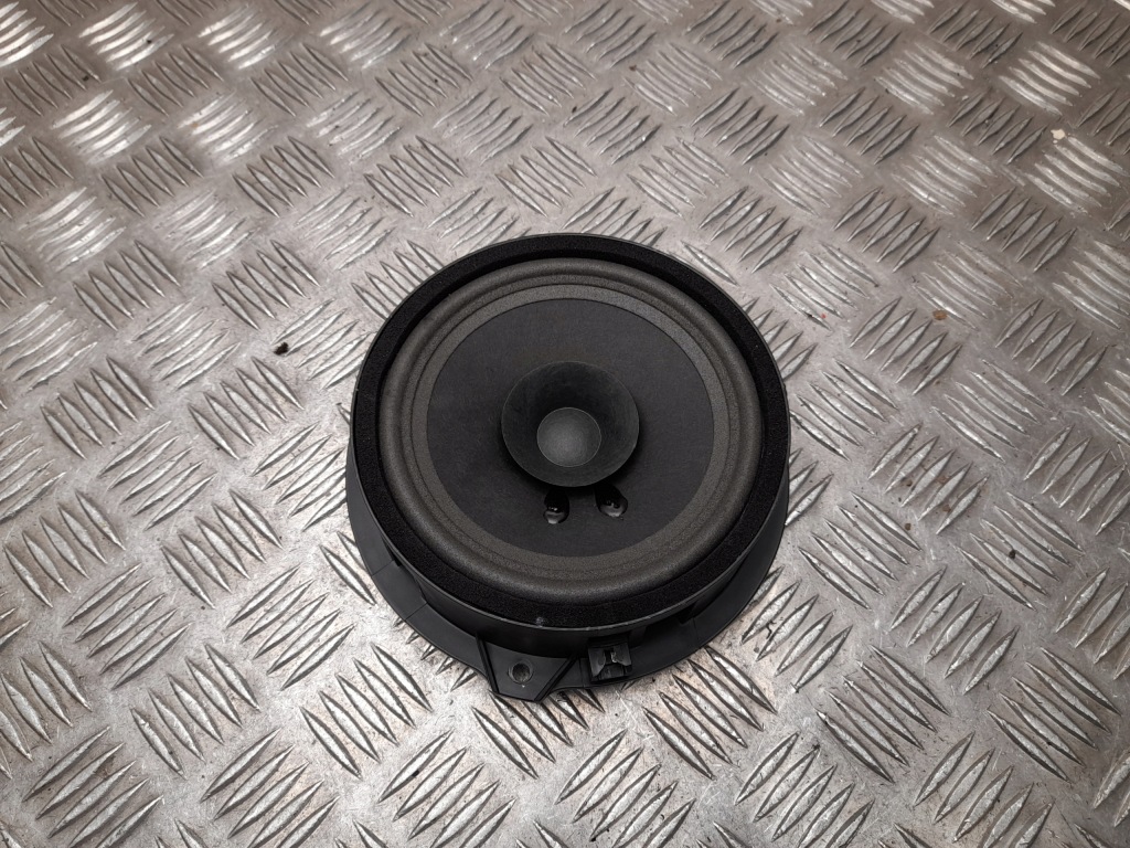 Купить Mg zs ev 2023 - динамик дверь перед задний  10471423