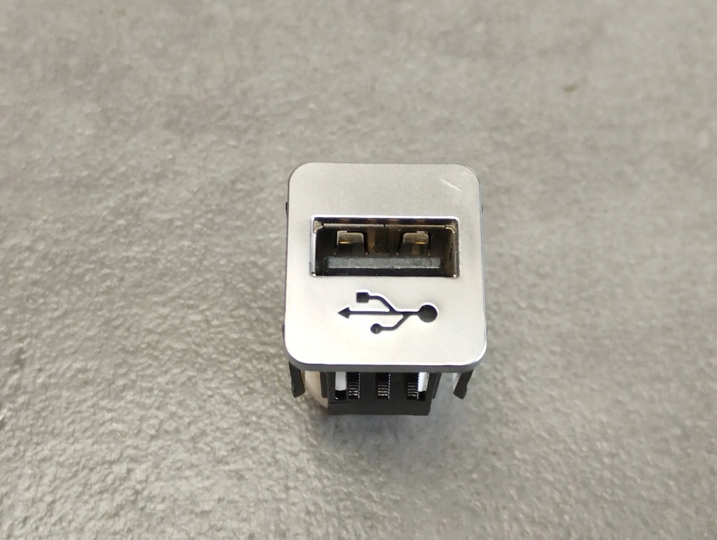 фото №1, Bmw 7 g11 разъём usb 74558010