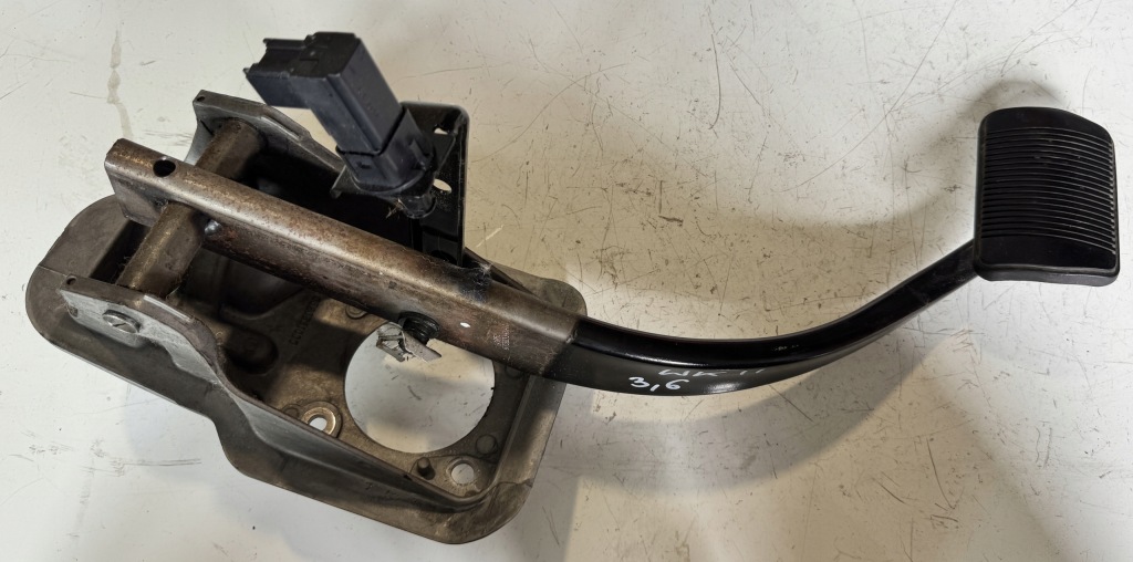 фото №1, Jeep grand cherokee wk 2 ii 3.6 педаль гальма 16r-