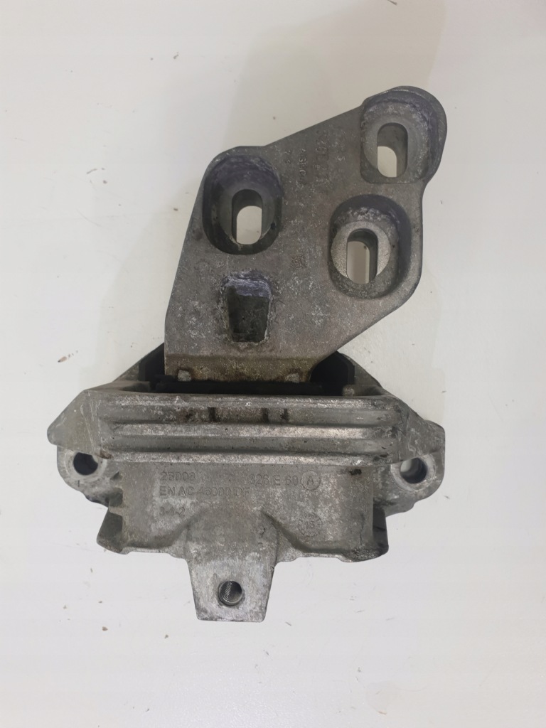 фото №1, Mercedes w176 подушка кронштейн двигуна a2462400217