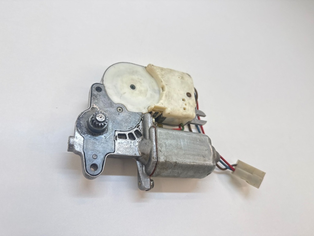 Б/у оригинальный моторчик люк alfa romeo 75 725686715 Киев