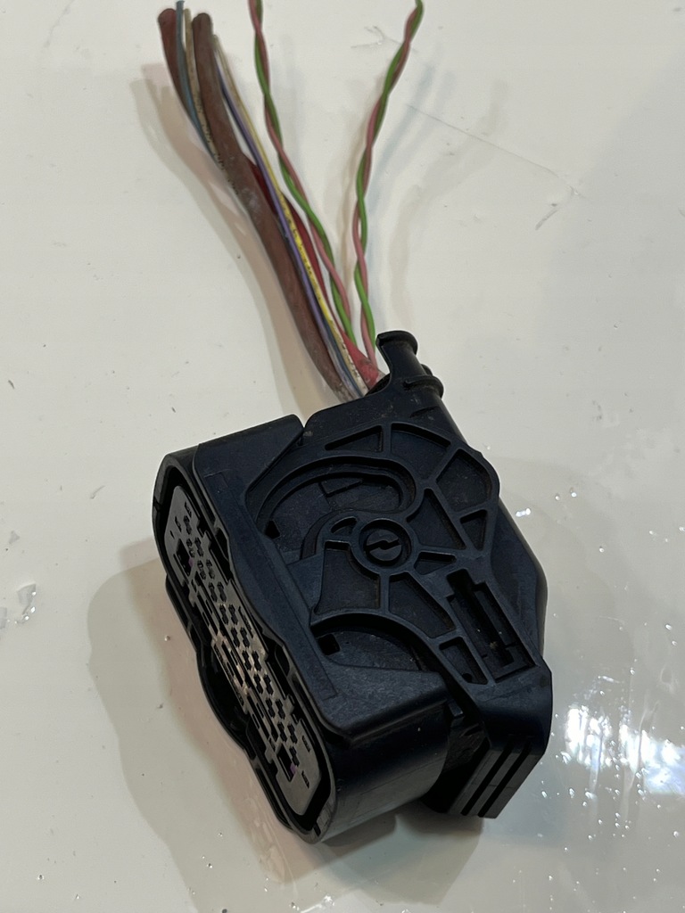 фото №1, Колодка штекер audi a4 b9 4g0973213a