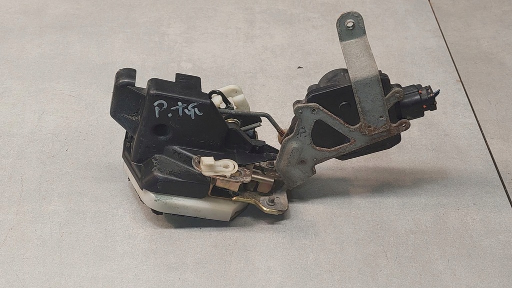 фото №1, Замок дверь правый задняя space wagon iii 2.4 gdi