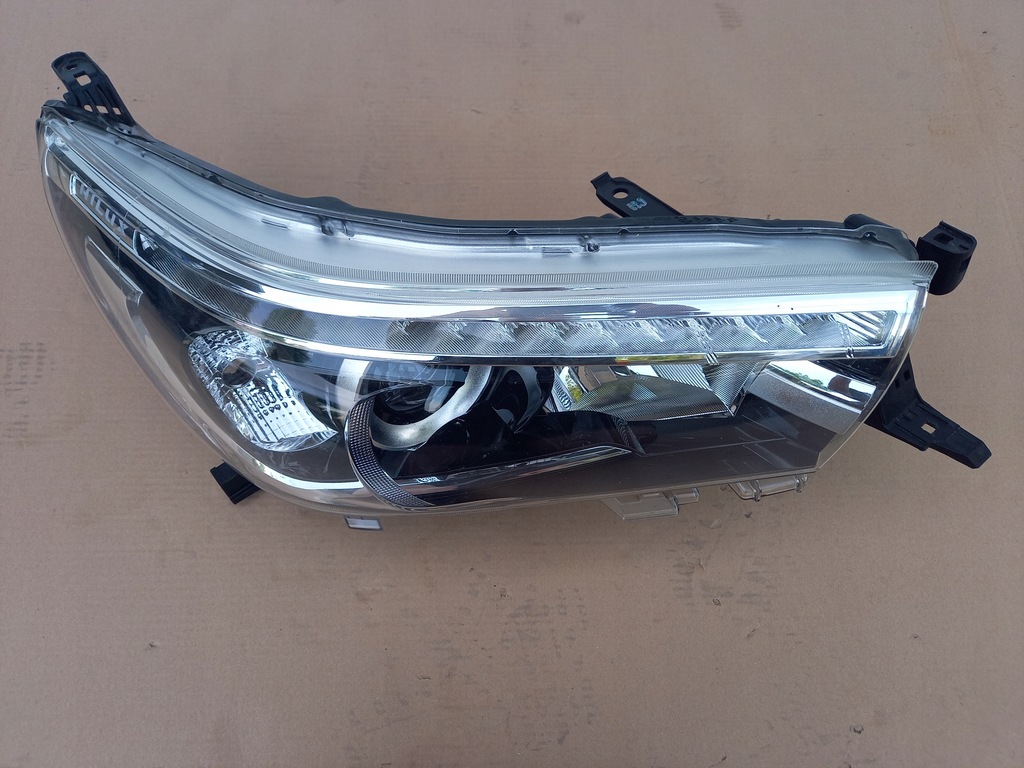 фото №1, Toyota hilux viii 8 лампа передня права led oryg!