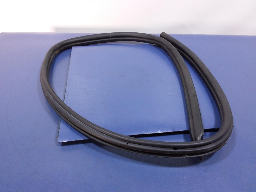 фото №1, Boxster 987 прокладка дверь левая 98753707503