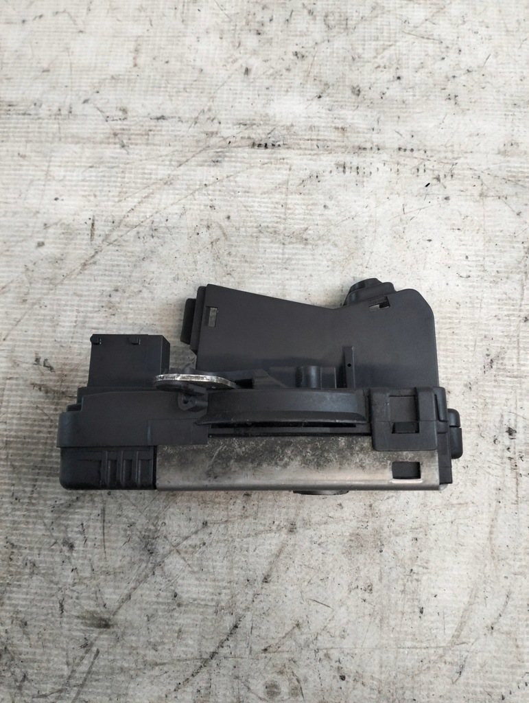 фото №5, Замок дверь правый перед opel vivaro a lift 2011r 8200042171