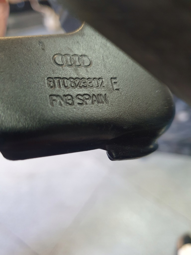 фото №1, Audi a5 8t петля капот правый перед 8t0823302e