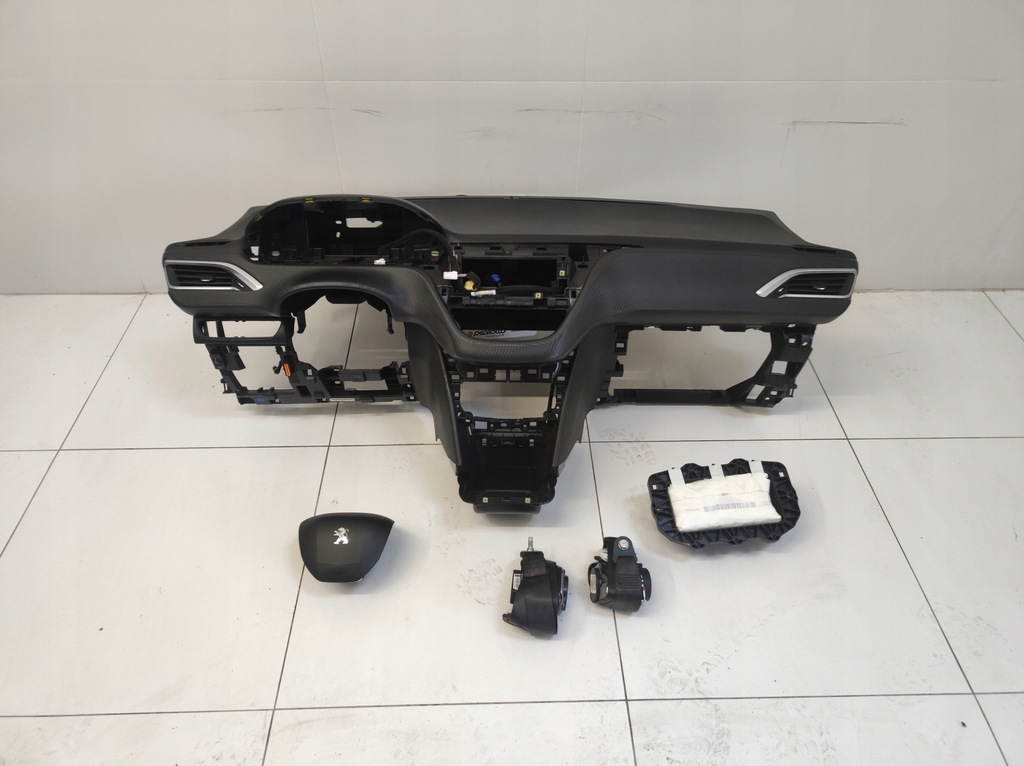 фото №1, Приборная панель консоль подушки безопасности ремни orginał peugeot 2008 i 1 lift