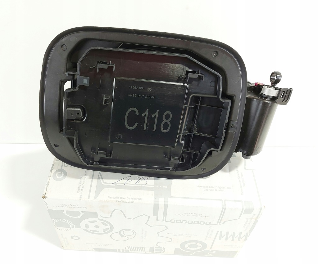 фото №1, Mercedes cla 118 ниша разъём зарядки крышка