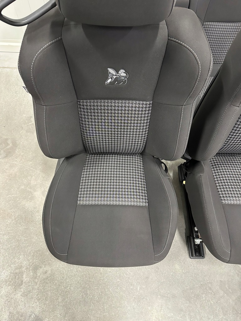 фото №8, 2015-2023 challenger srt scat pack сиденья ковшеобразные с подогревом заднее сиденье