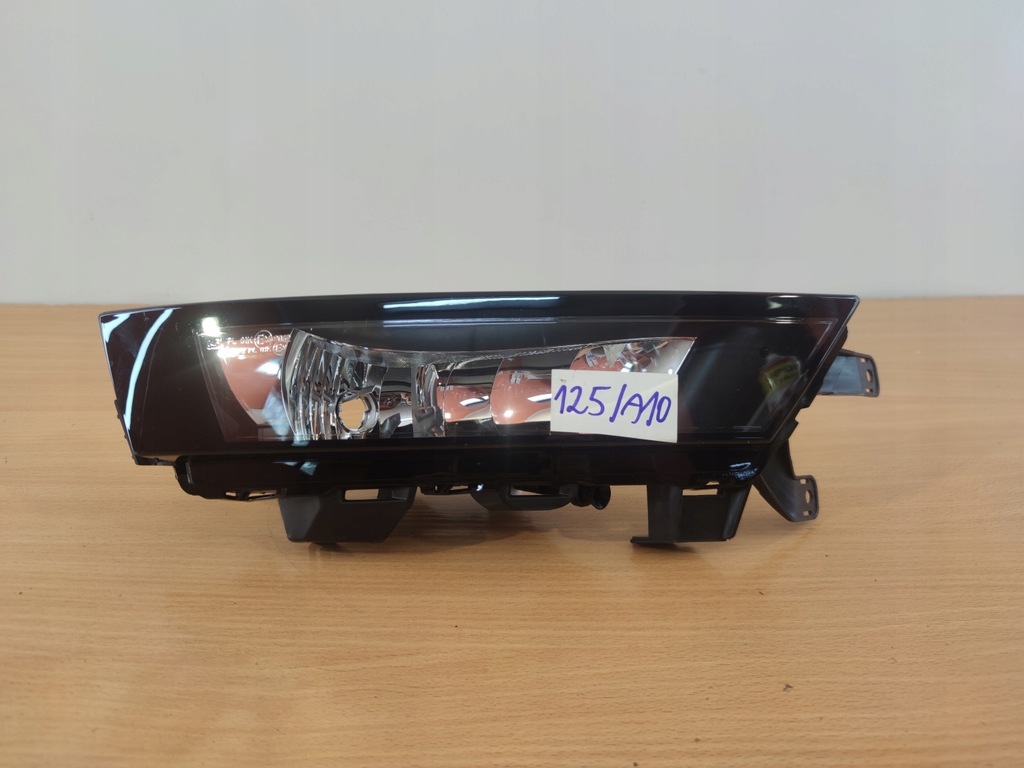 фото №1, Skoda rapid po рестайлінг 17-20r правий протитуманна фара idealny