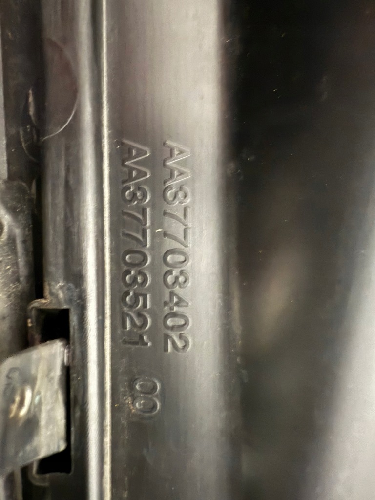 Комплект решётка бампера перед citroen c4 picasso рестайлинг  aa37703404/aa37703402 Киев