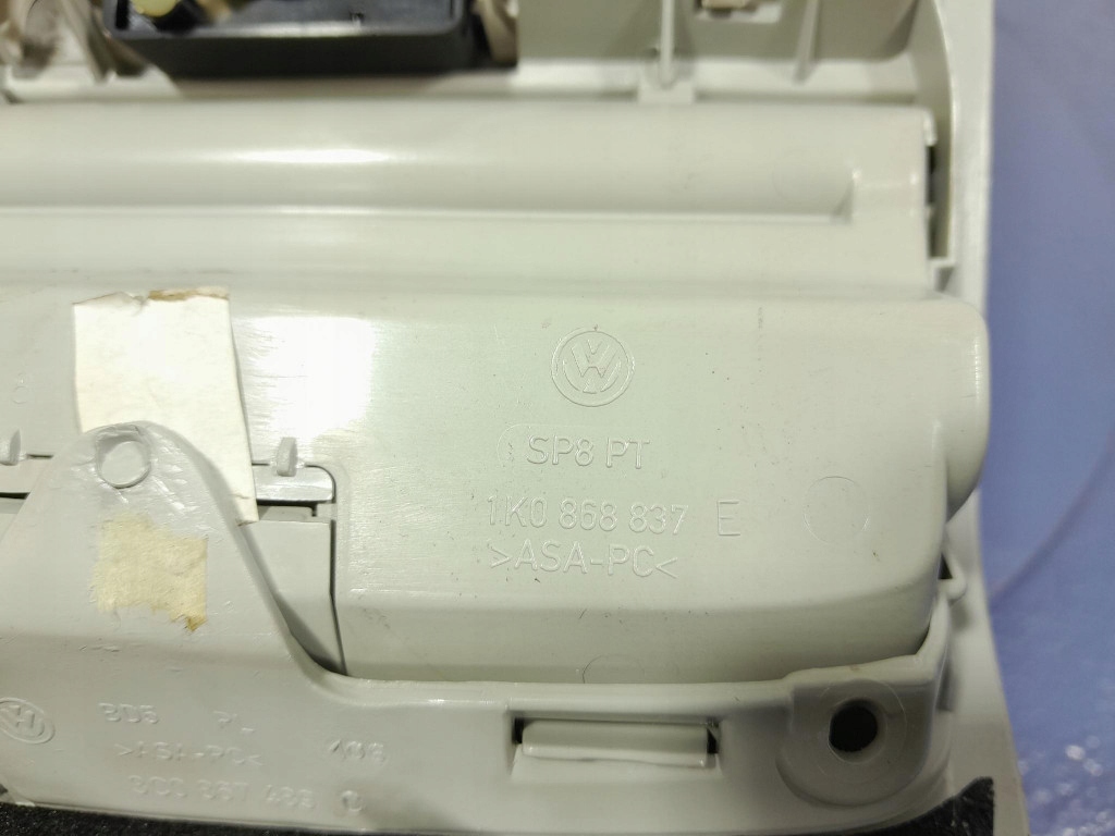 фото №7, Vw passat b6 лампа потолочный перед 1k0868837e