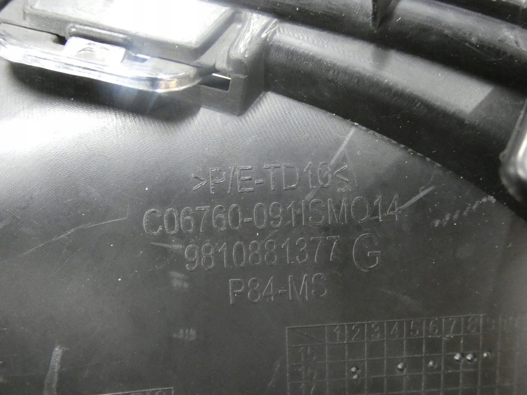 фото №13, Решётка бампера peugeot 3008 правая i левая 99.