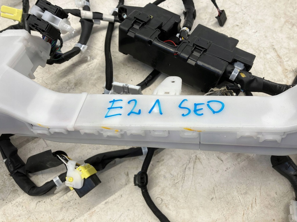 фото №10, Corolla e21 sedan 1.8 гібрид джгут електропроводка салону комплект