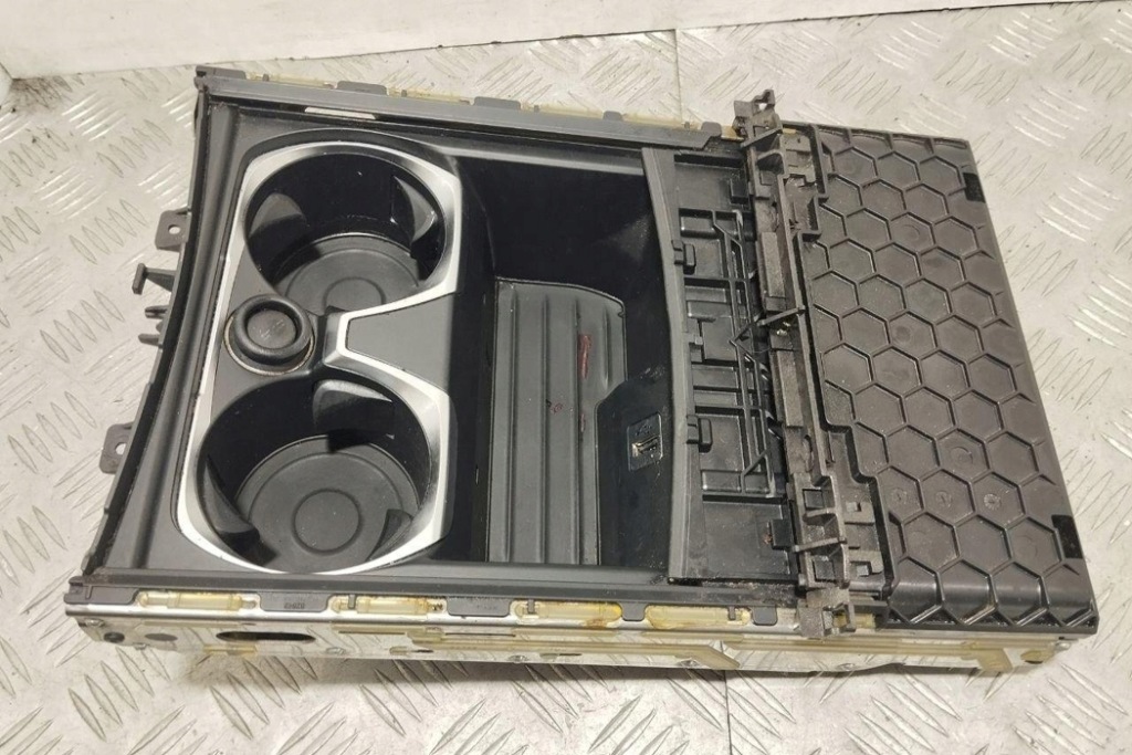 фото №8, Кронштейн na чашки bmw 7 g11, g12 9302629 бензиновий 330kw 2016