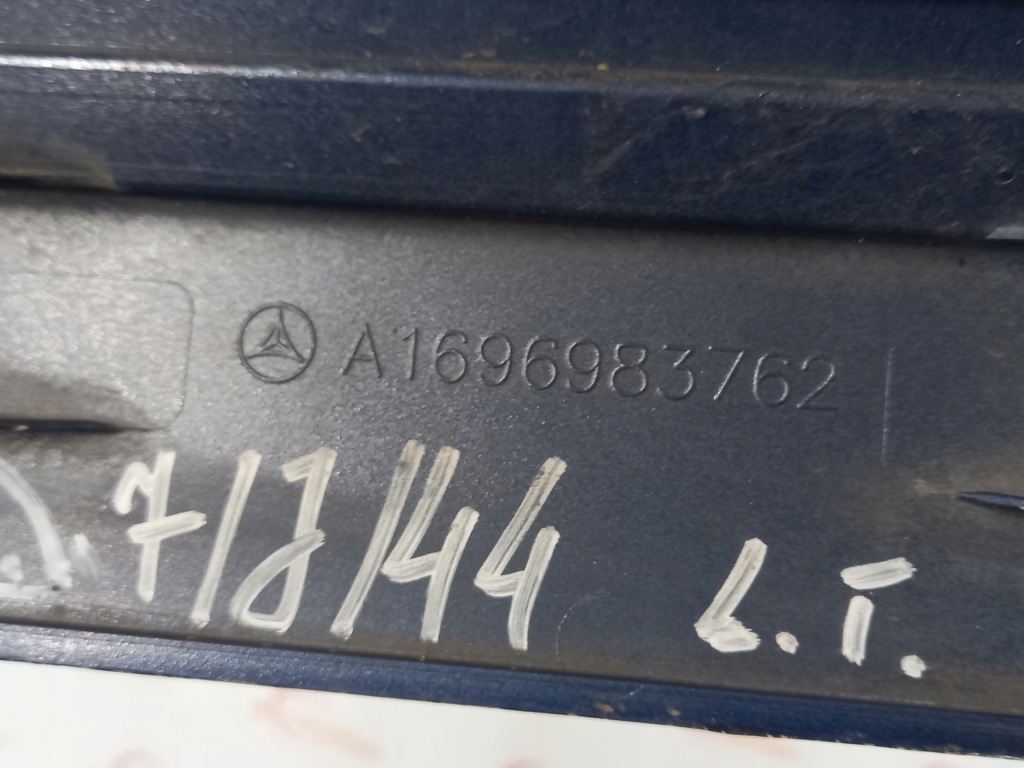 Mercedes w245 1 рестайлінг  11r молдинг декоративна ліва задній a1696983762 Недорого