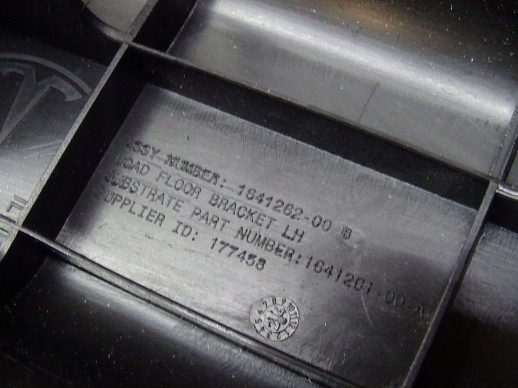 фото №8, Tesla y молдинг захист багажника ліва 1641262-00-c llu