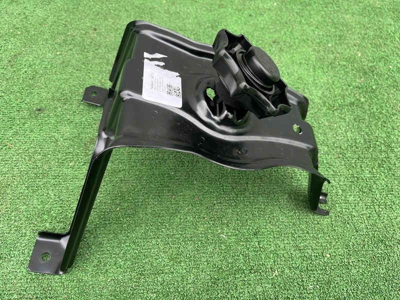 фото №1, Audi a4 a5 8w кронштейн колеса запасного 8w0802715a