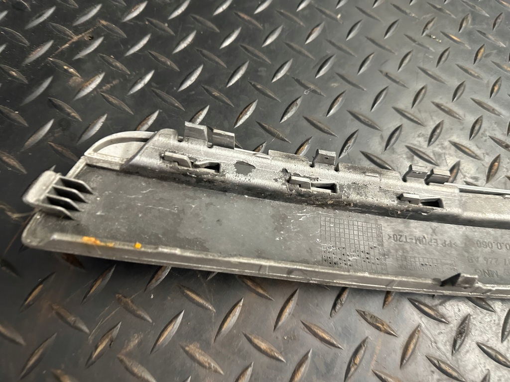 фото №8, Молдинг бампера правый перед ly7w a8 d3 fl 4e0807224ab