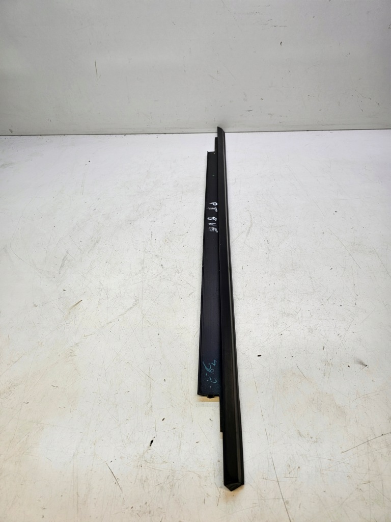 фото №4, Молдинг правий задня mat двері audi a3 8v sedan 8v5839478a