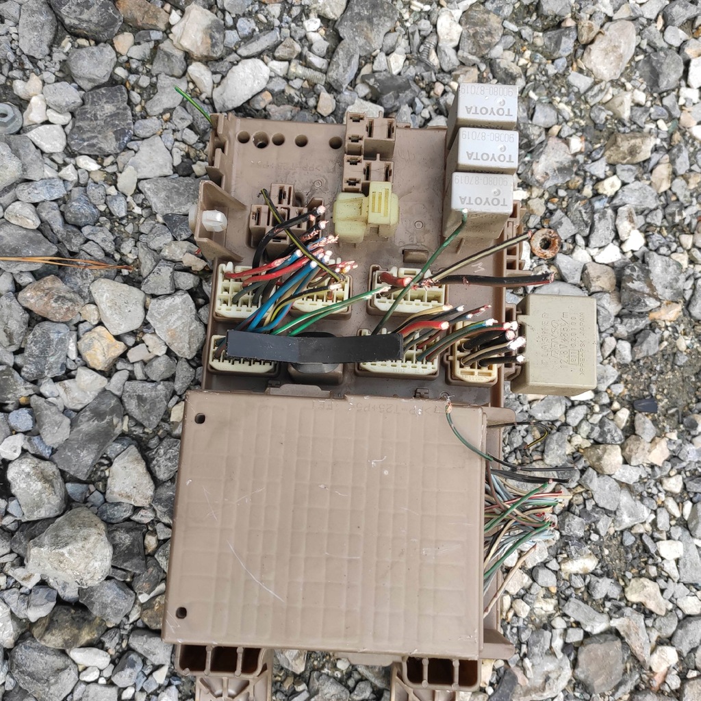 фото №8, Коробка предохранителей toyota corolla 82641-02040