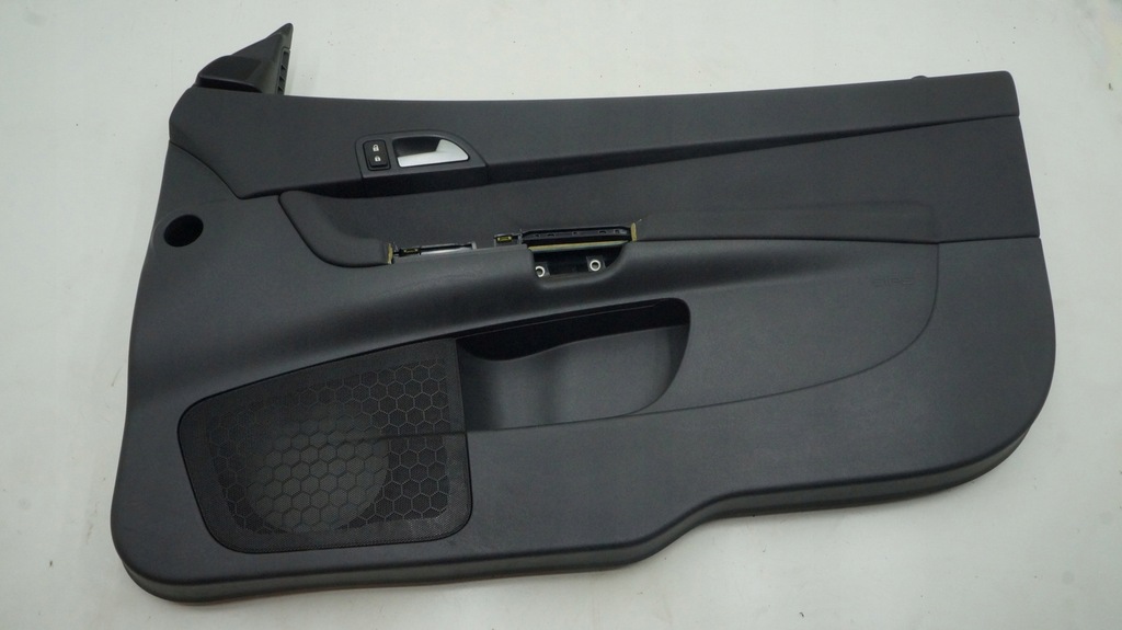 фото №1, Volvo c30 обшивка дверь правый перед передний