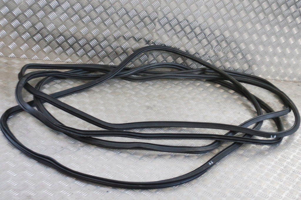 фото №1, Прокладка уплотнители дверь перед bmw x5 g05 7428678