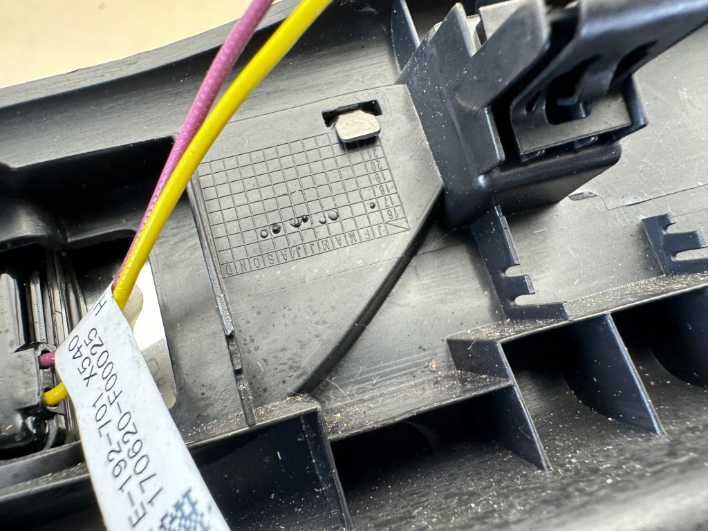 Jaguar e-pace x540 17r- молдинг поріг ліва внутрішня Оригінал