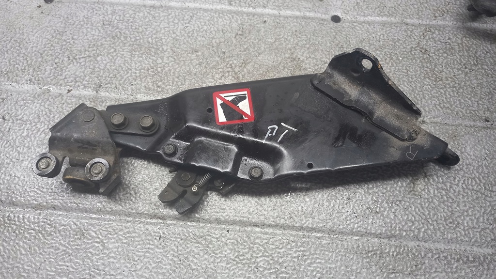 фото №1, Петля дверь правый задняя mazda 5 06r 2.0crd