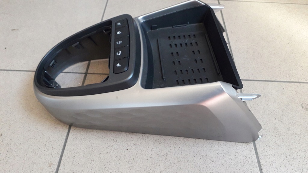 фото №10, Hyundai i10 iii 2020 n-line панель рамка выборщик туннель среднего