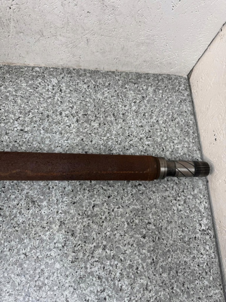 Приводной вал правый  перед volvo v40 2 2012-2018 2.0 t3 механическая коробка передач 31437517 в Украине