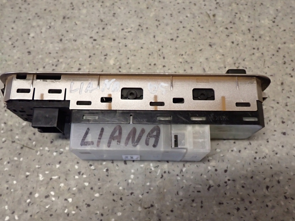 фото №6, Suzuki liana 02-07 панель управление стекла