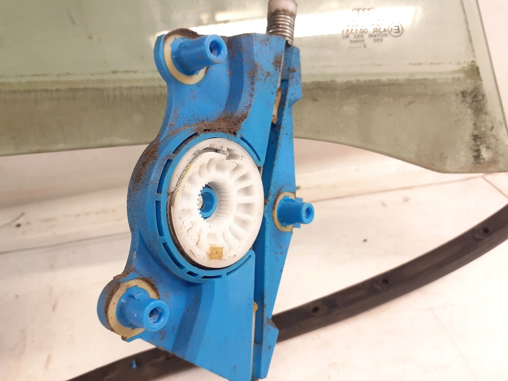 фото №8, Audi a4 b6 рамка стекло левый задняя sedan