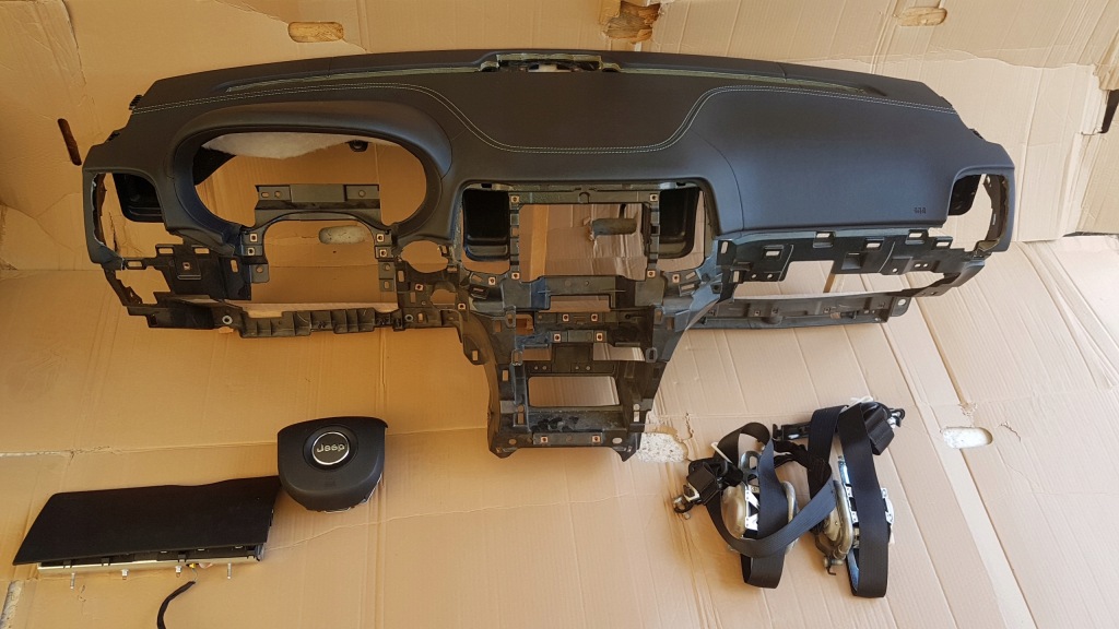 фото №1, Jeep grand cherokee wk2 приборная панель консоль подушки безопасности kpl