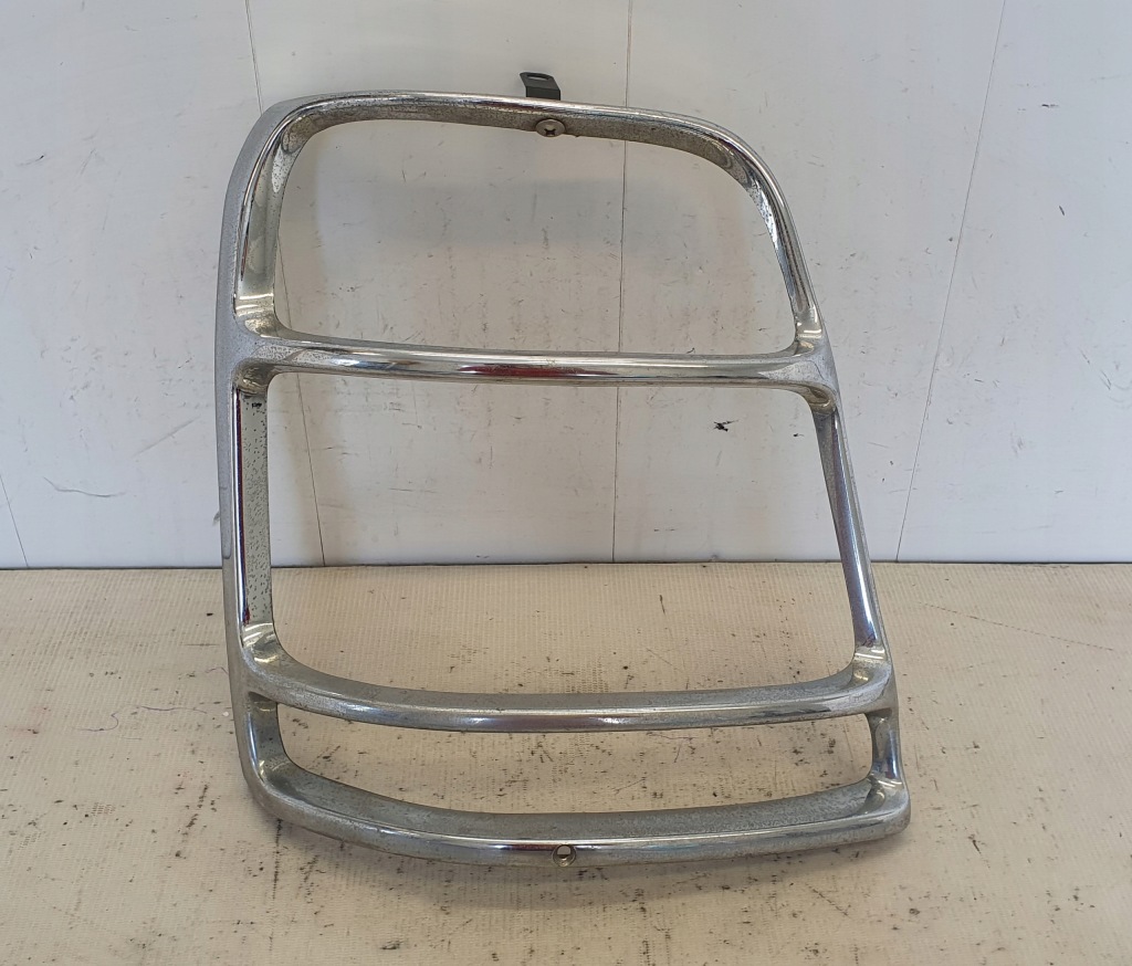 фото №1, Subaru forester 97- накладка na фара задняя левая org