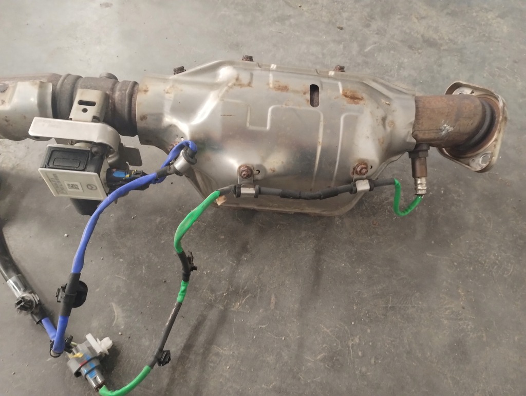 фото №6, Mazda 3 bp iv usa sedan выхлоп гаситель катализатор крышка багажника клапан труба