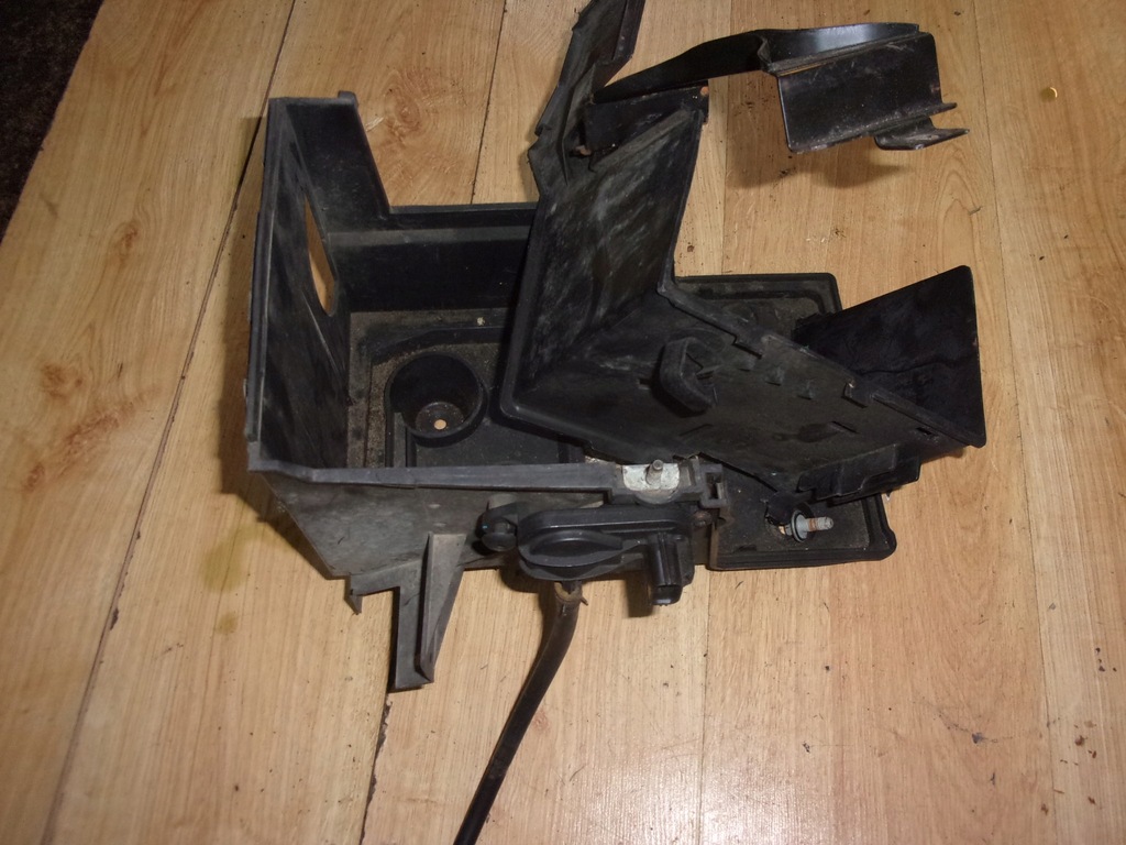 фото №1, Volvo v50 s40 ii основание аккумулятор